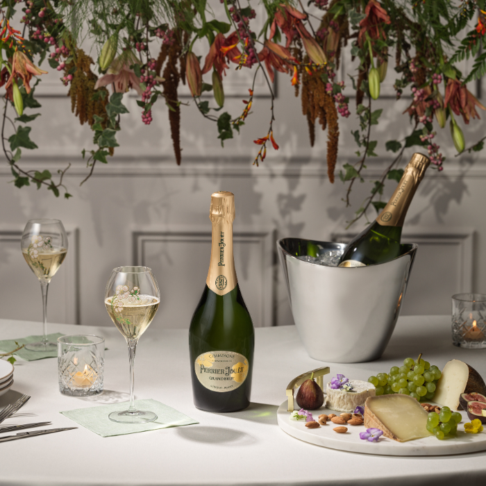 Perrier-Jouët Grand Brut mit Geschenkverpackung, Champagne, Frankreich