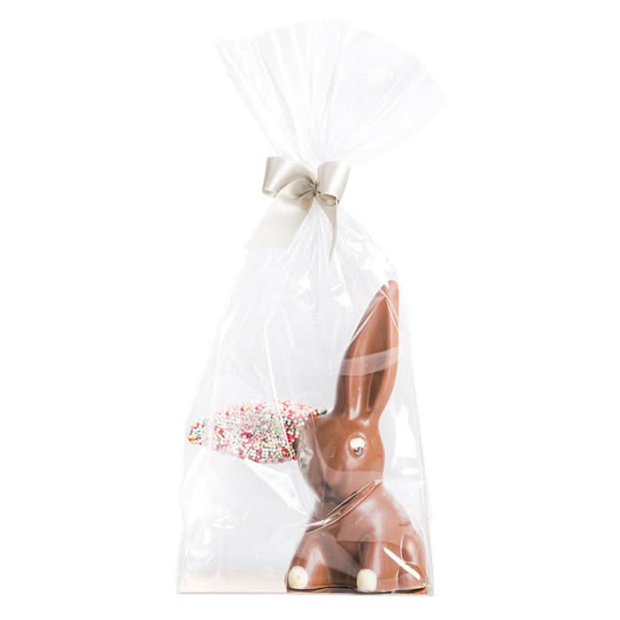 Osterhase mit buntem Ohr