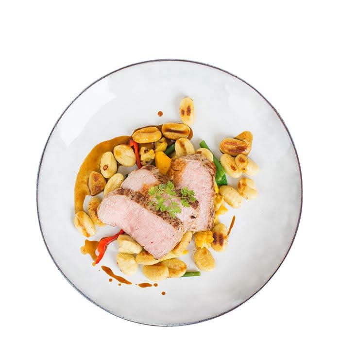 Rosa gebratenes Kalbsrückensteak