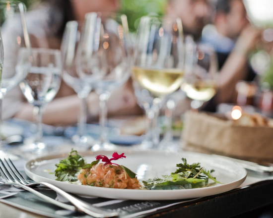 bistro-gedeck_550x440__PID:e7c6b3c4-e539-4695-b315-90bd8bd3d3f5