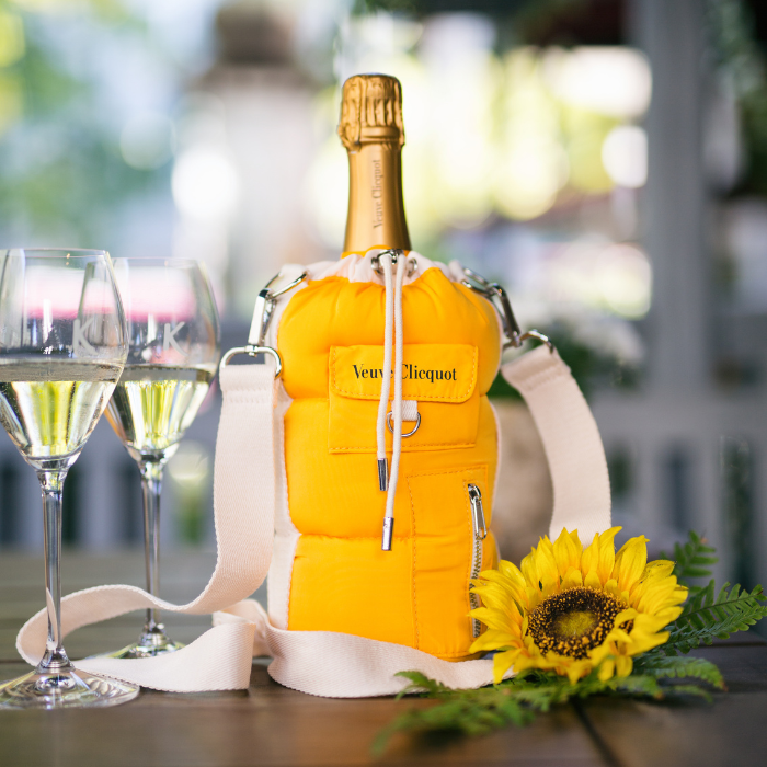 Veuve Clicquot Brut in Puffy Bag, Champagne, Frankreich