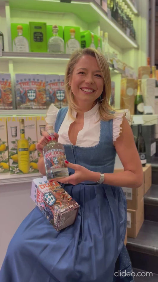 Designer Carina Holtz erklärt Ihr design auf dem The Duke Bavarian Edition Gin